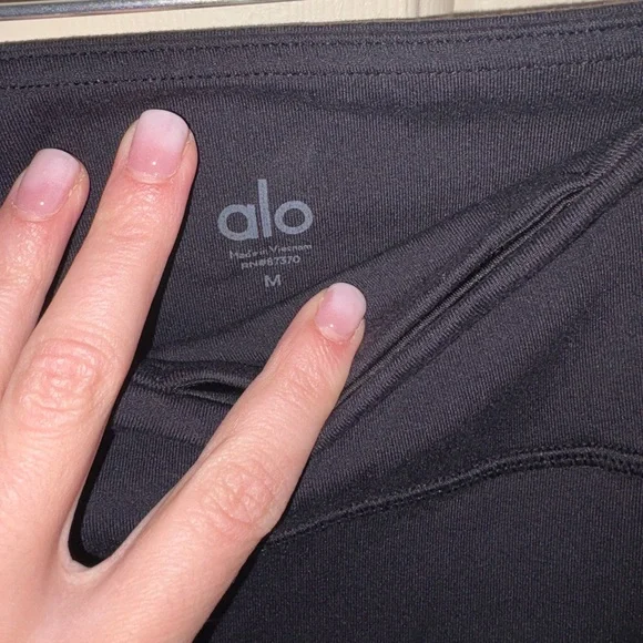 Alo Biker Shorts - Picture 3 of 3
